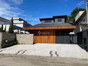 CASA À VENDA 6 SUÍTES, 8 BANHEIROS, 6 VAGAS, 273 m² POR...