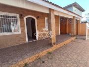 Casa à venda apenas a 400m da rodovia, no bairro...