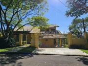 Casa a venda com 03 suítes no Condomínio Chácaras do...