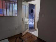 Casa a venda com 04 vagas de garagem e 03 quartos