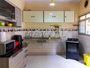 Casa à venda com 104m², 2 quartos, 2 banheiros, 1 vaga,...