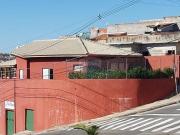 Casa a venda com 2 dormitórios, suíte e salão comercial...