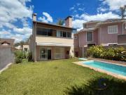 Casa a Venda com 300m2 4 dormitorios, Piscina Condomínio...