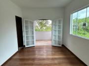 Casa a venda com 333m² de área construída em terreno de...