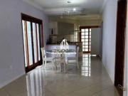 Casa à venda com 3 quartos, 2 banheiros localizado no...