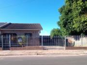 Casa à venda com 3 quartos no Bairro Parque Pinheiro...
