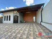 Casa à venda com 3 quartos sendo 1 suíte, 4 vagas....