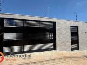 Casa à venda com 3 quartos sendo 1 suíte e com piscina