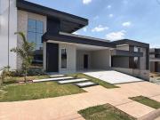 Casa a venda com 3 Suítes e piscina com cascata em...