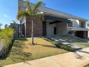 Casa a venda com 3 suítes e piscina com cascata em...