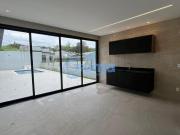 Casa à venda com 3 suítes em Condomínio Fechado de alto...