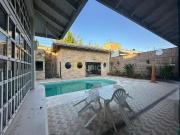 Casa a venda com 3 suítes, espaço gourmet, piscina e...