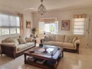Casa a venda com 3 suítes, espaço gourmet, piscina e...