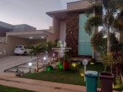 Casa a venda com 3 suítes, no Condomínio do Lago em...