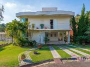 Casa à venda, com 3 Suítes, quintal gramado, no...