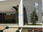 Casa á Venda com 400 m² no Parque Ecológico Ezechias...