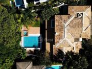 Casa à venda com 400m², 4 suítes no Condomínio...