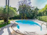 Casa á venda com 454 m², 4 quartos, piscina e 3 vagas no...