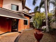 Casa à venda com 490 m², 3 suítes e 3 vagas