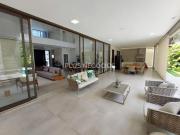 Casa à Venda com 4 Dormitórios, 4 Suítes e 500 m² de...
