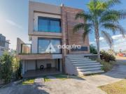 Casa à venda com 4 Quartos, 3 Suites, 2 Vagas, 300M²,...