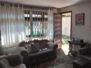 Casa à Venda com 4 Quartos no Guabirotuba