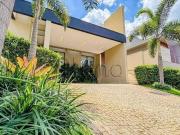 Casa à venda com 4 suítes no Porto Seguro Village em...