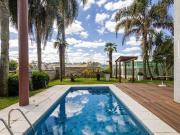 CASA A VENDA COM 5 QUARTOS, 4 SUÍTES EM CONDOMÍNIO FECHADO