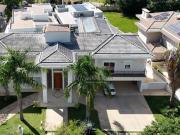 Casa à venda com 890m² de área construída Condomínio...