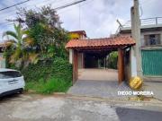 Casa à Venda com Amplo Espaço e Conforto!