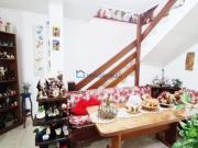 Casa à Venda com Amplo Quintal