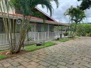 Casa à venda com bela vista e área verde, 04...