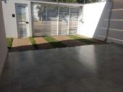 Casa à venda com piscina no Portal Ville Azaléia