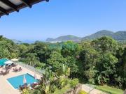 Casa à venda com vista mar na praia de Camburizinho