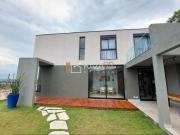 Casa à venda, condomínio fechado, 3 suítes, piscina...