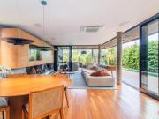 Casa à venda de 380M² com 4 suítes no Condomínio Ponta...