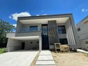 Casa à venda de 450m² | 04 dormiórios sendo suítes e 04...