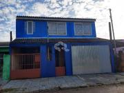 Casa a venda de dois pisos: o térreo possui 2...