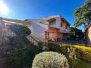 Casa à venda em bairro na cidade de Valinhos