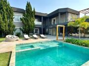 Casa à venda em Barueri, Residencial Tamboré, com 5...