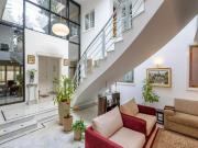 Casa à venda em Condomínio com 5 Quartos e 5 Suítes e 7...