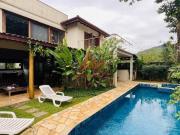 CASA A VENDA EM CONDOMINIO FECHADO A 30 METROS DA PRAIA...