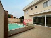 Casa à Venda em Condomínio Fechado com 04 Suítes no...