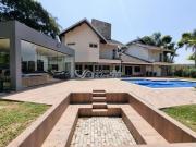 CASA À VENDA EM CONDOMÍNIO FECHADO COM 600m², PISCINA...