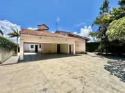 Casa à venda em condomínio na Granja Viana com 3 quartos...