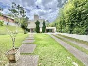 Casa em condomínio na Granja Viana à venda com 4 suítes...