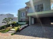 Casa a venda em condomínio recém construída com 3...