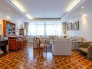 Casa á Venda em Moema com 375m², 4 quartos sendo 1...