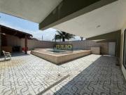 Casa à Venda em Mongaguá – 3 Dormitórios, 2 Piscinas,...
