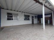 Casa á venda em Mongaguá. Possui 01 dormitório